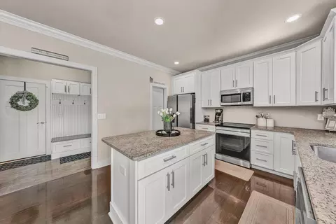 Entry Way - 2750 Mcvitty Rd, Roanoke, VA 24018 photo 4 of 7