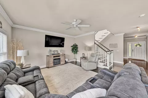 Living - 2750 Mcvitty Rd, Roanoke, VA 24018 photo 2 of 2