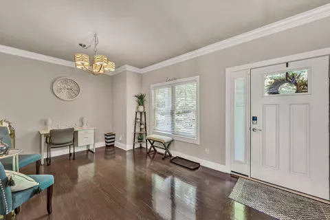Entry Way - 2750 Mcvitty Rd, Roanoke, VA 24018 photo 1 of 7