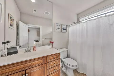 Bath - 2750 Mcvitty Rd, Roanoke, VA 24018 photo 4 of 5