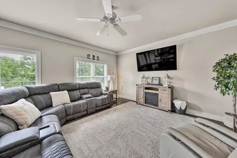 Living - 2750 Mcvitty Rd, Roanoke, VA 24018 photo 1 of 2