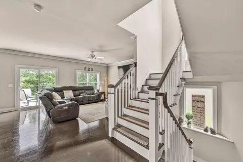 Entry Way - 2750 Mcvitty Rd, Roanoke, VA 24018 photo 3 of 7