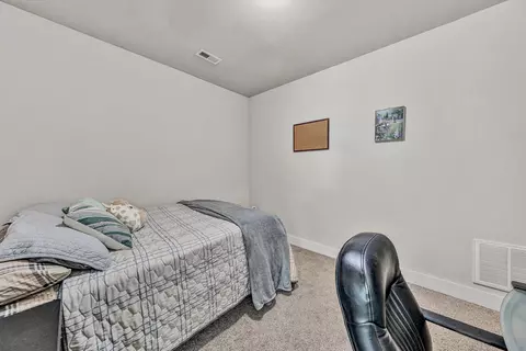 Bedroom - 2750 Mcvitty Rd, Roanoke, VA 24018 photo 6 of 7