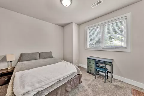 Bedroom - 2750 Mcvitty Rd, Roanoke, VA 24018 photo 4 of 7
