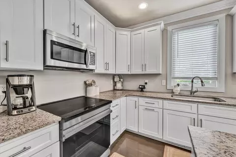 Kitchen - 2750 Mcvitty Rd, Roanoke, VA 24018 photo 2 of 3