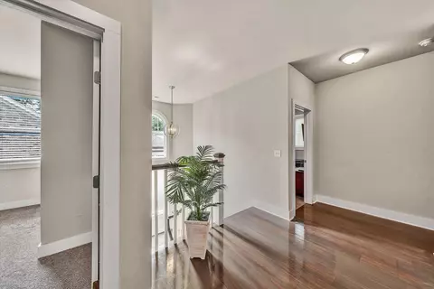 Entry Way - 2750 Mcvitty Rd, Roanoke, VA 24018 photo 6 of 7
