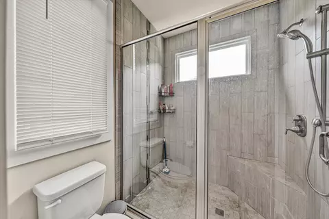 Bath - 2750 Mcvitty Rd, Roanoke, VA 24018 photo 3 of 5