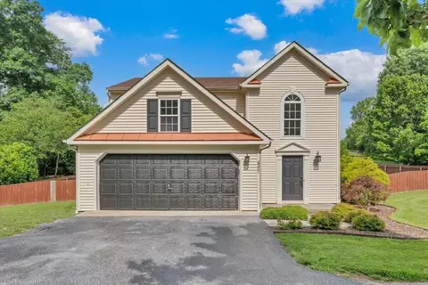6321 Otter Park Ct, Roanoke, VA 24018