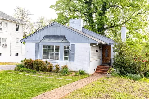 432 N Market St, Salem, VA 24153