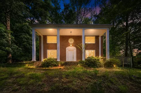 1009 Hardy Rd, Vinton, VA 24179