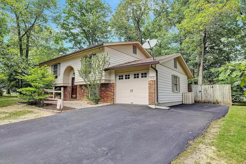 912 Cherokee Trl, Covington, VA 24426