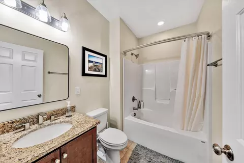 Bath - 7005 Mountain Spring Trl, Roanoke, VA 24018 photo 3 of 4