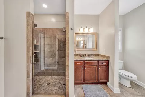 Bath - 7005 Mountain Spring Trl, Roanoke, VA 24018 photo 2 of 4