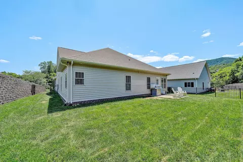 Exterior - 7005 Mountain Spring Trl, Roanoke, VA 24018 photo 7 of 8