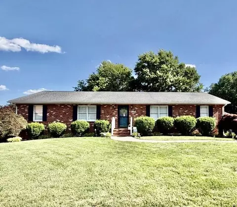 1614 Narcissus St, Salem, VA 24153