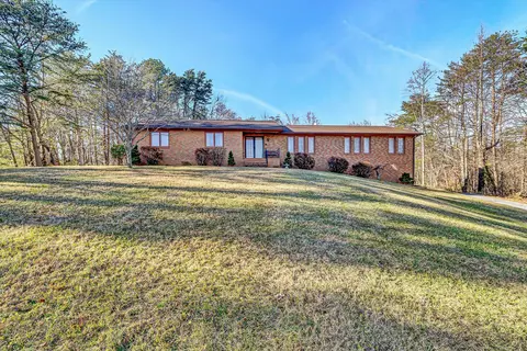2608 Loch Haven Dr, Roanoke, VA 24019