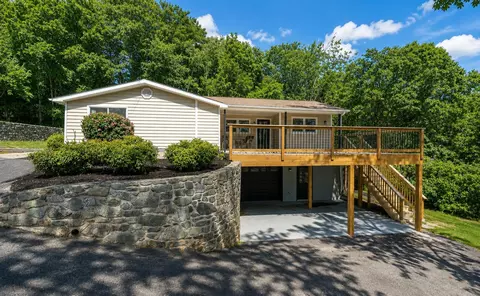 23 Brookside Ln, Moneta, VA 24121