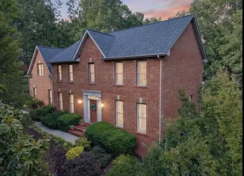 24 Queen Regent Ct, Blue Ridge, VA 24064
