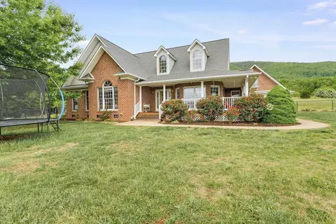 218 Cahas Ln, Boones Mill, VA 24065