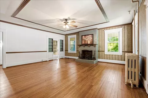 Living - 535 Boyd St, Buchanan, VA 24066 photo 2 of 4