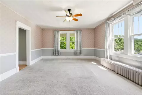 Living - 535 Boyd St, Buchanan, VA 24066 photo 3 of 4