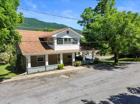 Exterior - 535 Boyd St, Buchanan, VA 24066 photo 12 of 15