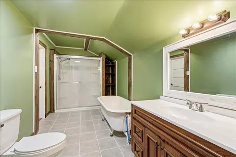 Bath - 535 Boyd St, Buchanan, VA 24066 photo 2 of 3
