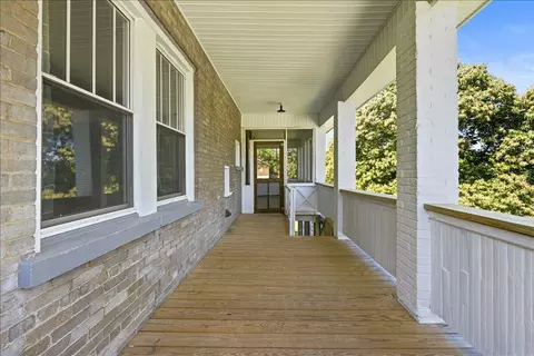 Exterior - 535 Boyd St, Buchanan, VA 24066 photo 5 of 15