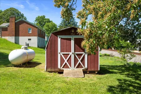 Exterior - 535 Boyd St, Buchanan, VA 24066 photo 8 of 15