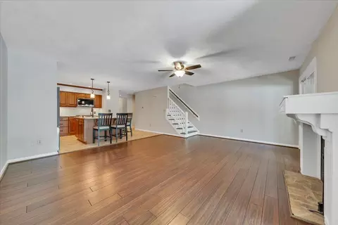 Living - 60 Windlass Pointe Dr, Moneta, VA 24121 photo 2 of 6