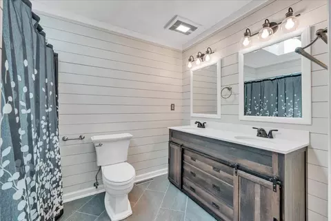 Bath - 60 Windlass Pointe Dr, Moneta, VA 24121 photo 1 of 4