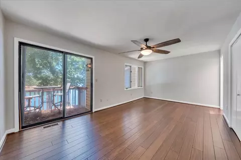 Living - 60 Windlass Pointe Dr, Moneta, VA 24121 photo 5 of 6