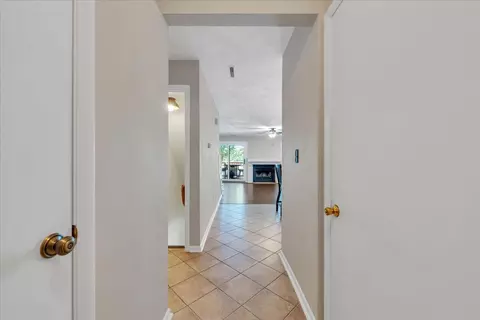 Entry Way - 60 Windlass Pointe Dr, Moneta, VA 24121 photo 2 of 3