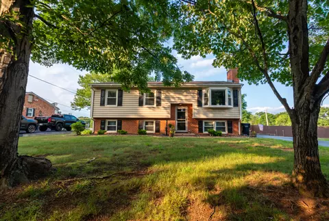 3074 Bandy Rd, Roanoke, VA 24014