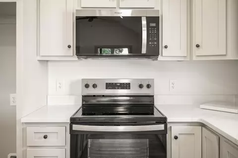 Kitchen - 410 Darrell Ln, Hurt, VA 24563 photo 3 of 4