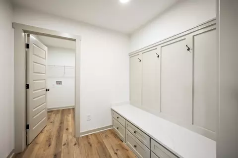 Entry Way - 410 Darrell Ln, Hurt, VA 24563 photo 4 of 7