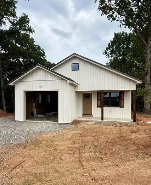 410 Darrell Ln, Hurt, VA 24563