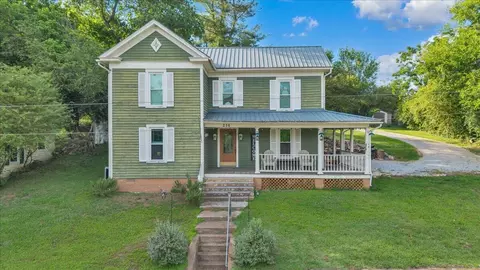 214 1st St, Buchanan, VA 24066