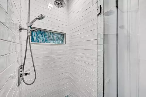 Bath - 125 23rd St SE, Roanoke, VA 24014 photo 2 of 4