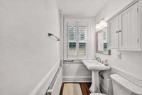 Bath - 125 23rd St SE, Roanoke, VA 24014 photo 1 of 4