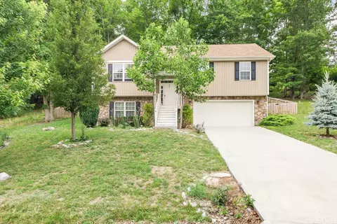 1048 Saint Clair Ln, Christiansburg, VA 24073