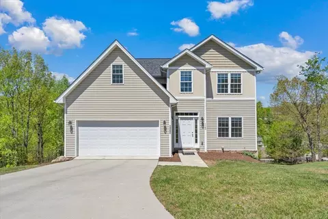 1140 Crosscreek Dr, Christiansburg, VA 24073