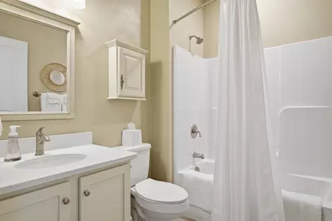 Bath - 953 Bolejack Blvd, Roanoke, VA 24019 photo 4 of 4