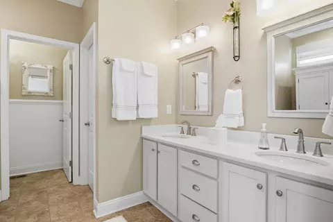 Bath - 953 Bolejack Blvd, Roanoke, VA 24019 photo 1 of 4