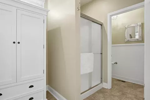 Bath - 953 Bolejack Blvd, Roanoke, VA 24019 photo 2 of 4