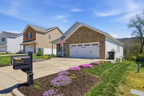 Exterior - 953 Bolejack Blvd, Roanoke, VA 24019 photo 4 of 15
