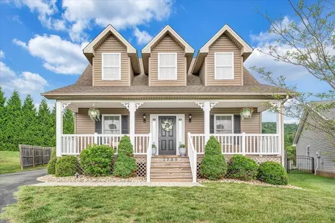 2729 Paddington Station Ln, Vinton, VA 24179