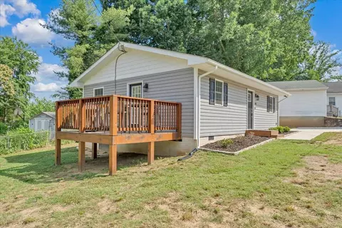 1101 Gearhart Rd SE, Roanoke, VA 24014