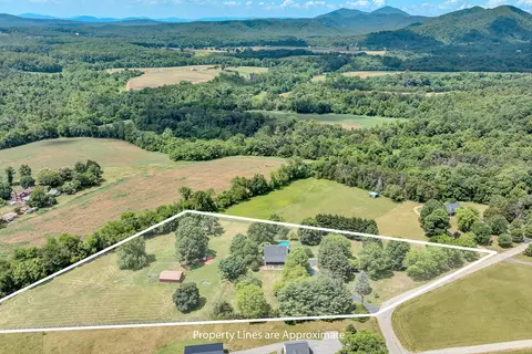 335 Daytona Dr, Hardy, VA 24101