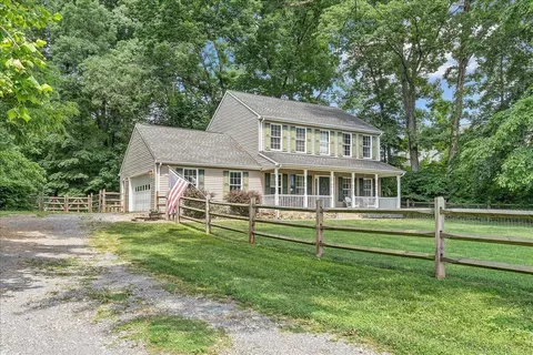 15 Coling Hollow Rd, Troutville, VA 24175